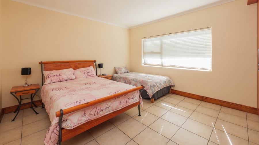 5 Bedroom Property for Sale in Oceanview Heights Western Cape